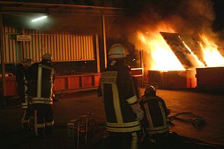 Brandschutz_2_Ralf-Hettler_Wikimedia_CC-BY-SA-3-0